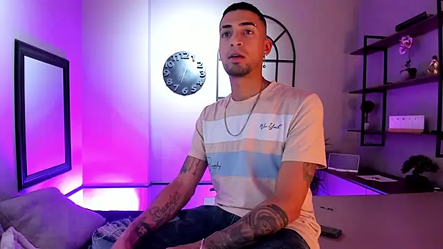 Snapshot of DrakeNeumann chatting on 11/27/25, 03:41 DrakeNeumann online show from 11/27/25, 03:41