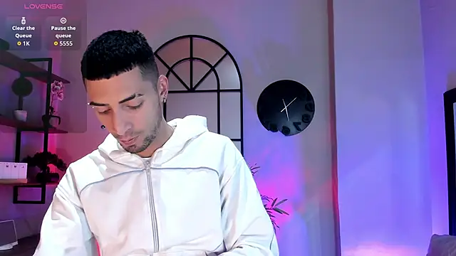 Snapshot of DrakeNeumann chatting on 12/04/25, 04:00 DrakeNeumann online show from 12/04/25, 04:00