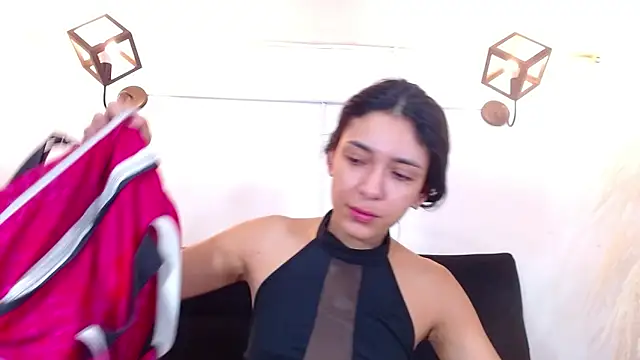Snapshot of srta_luciana chatting on 06/11/26, 12:03 srta luciana online show from 06/11/26, 12:03