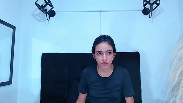 Snapshot of srta_luciana chatting on 07/17/26, 12:23 srta luciana online show from 07/17/26, 12:23