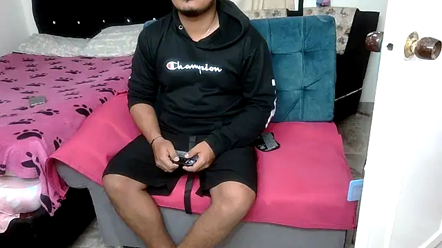 Snapshot of Boycuriousxxx chatting on 06/09/26, 10:27 Boycuriousxxx online show from 06/09/26, 10:27