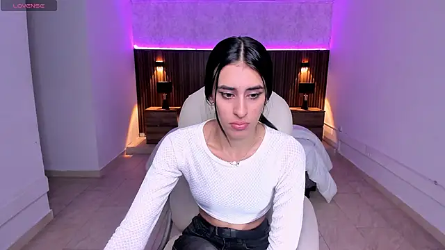 karlaa james online show from 11/18/25, 11:03