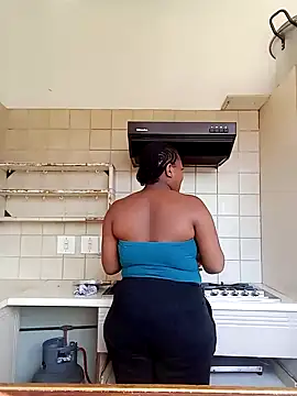 Snapshot of Sexymamibo chatting on 03/07/25, 02:23 Sexymamibo online show from 03/07/25, 02:23