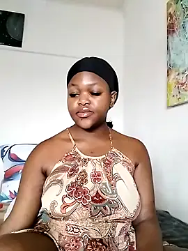 Snapshot of Sexymamibo chatting on 11/02/25, 12:18 Sexymamibo online show from 11/02/25, 12:18