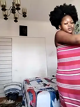 Snapshot of Sexymamibo chatting on 04/18/26, 11:03 Sexymamibo online show from 04/18/26, 11:03