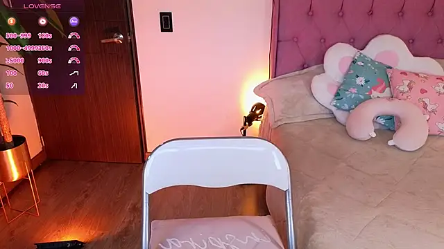 Snapshot of eimy22 chatting on 01/13/25, 10:03 eimy22 online show from 01/13/25, 10:03