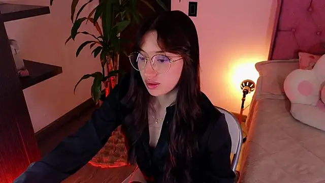 Snapshot of eimy22 chatting on 01/25/25, 02:04 eimy22 online show from 01/25/25, 02:04