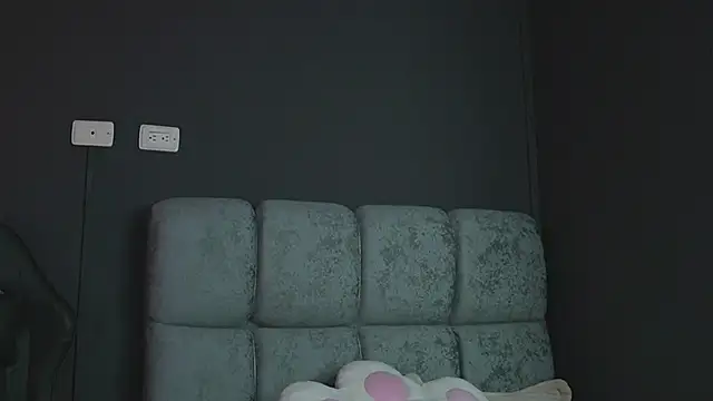 Snapshot of eimy22 chatting on 09/22/25, 10:34 eimy22 online show from 09/22/25, 10:34