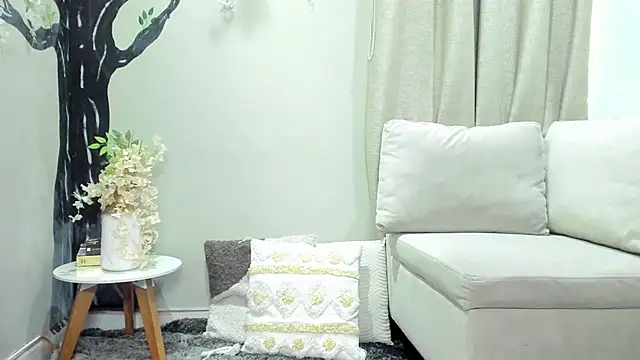 Miranda doll  online show from 12/20/25, 12:12