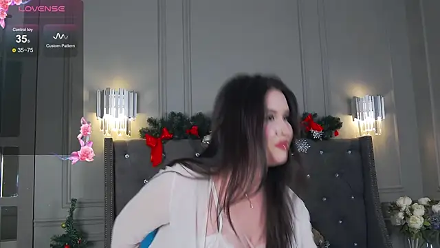 Snapshot of TrishaWinslet chatting on 01/03/25, 09:05 TrishaWinslet online show from 01/03/25, 09:05