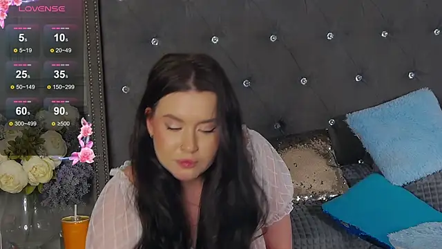 Snapshot of TrishaWinslet chatting on 01/10/25, 08:48 TrishaWinslet online show from 01/10/25, 08:48