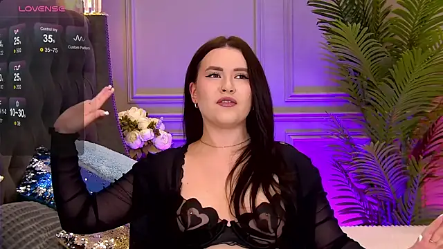 Snapshot of TrishaWinslet chatting on 02/10/25, 02:41 TrishaWinslet online show from 02/10/25, 02:41