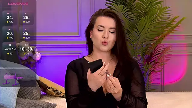 Snapshot of TrishaWinslet chatting on 02/10/25, 09:14 TrishaWinslet online show from 02/10/25, 09:14