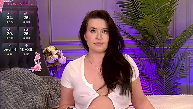 Snapshot of TrishaWinslet chatting on 02/19/25, 08:01 TrishaWinslet online show from 02/19/25, 08:01