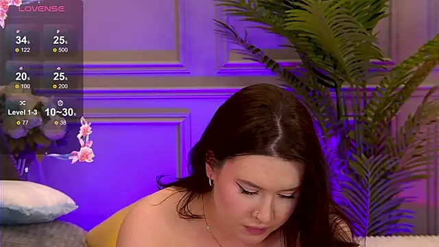 Snapshot of TrishaWinslet chatting on 02/21/25, 10:28 TrishaWinslet online show from 02/21/25, 10:28