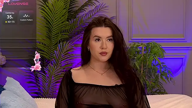 Snapshot of TrishaWinslet chatting on 03/02/25, 03:24 TrishaWinslet online show from 03/02/25, 03:24