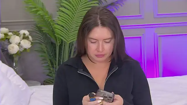 Snapshot of TrishaWinslet chatting on 10/05/25, 05:17 TrishaWinslet online show from 10/05/25, 05:17