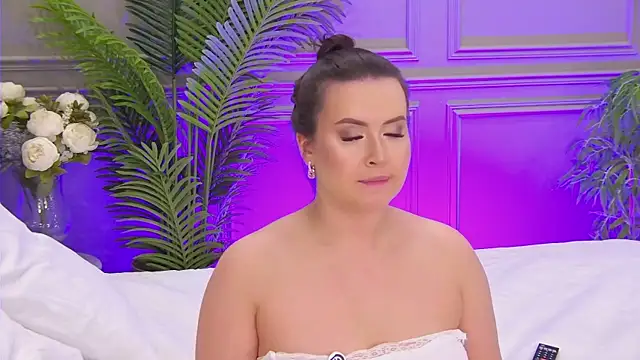 Snapshot of TrishaWinslet chatting on 10/22/25, 06:13 TrishaWinslet online show from 10/22/25, 06:13