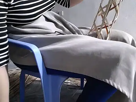 Snapshot of nolame18xxx chatting on 04/02/26, 12:58 nolame18xxx online show from 04/02/26, 12:58