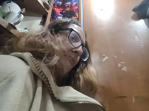 ILUV2TUCHMYKITTY online show from 11/17/25, 11:38