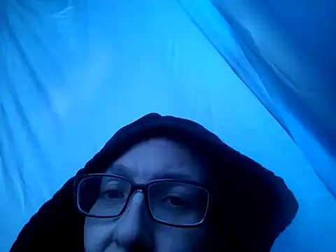 ILUV2TUCHMYKITTY online show from 11/18/25, 06:45