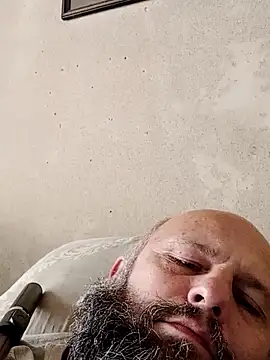 Snapshot of AlexandruCsaba chatting on 11/11/25, 09:09 AlexandruCsaba online show from 11/11/25, 09:09