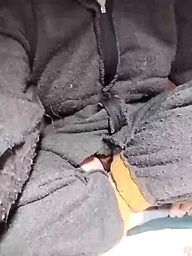 Snapshot of ngoclothingoc9en chatting on 03/17/25, 11:43 ngoclothingoc9en online show from 03/17/25, 11:43