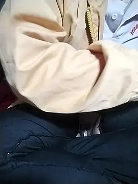 Snapshot of ngoclothingoc9en chatting on 03/21/25, 12:07 ngoclothingoc9en online show from 03/21/25, 12:07