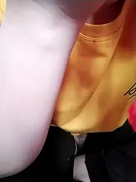 Snapshot of ngoclothingoc9en chatting on 03/23/25, 01:31 ngoclothingoc9en online show from 03/23/25, 01:31