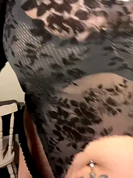 CrisyFerreira online show from 10/03/25, 07:22