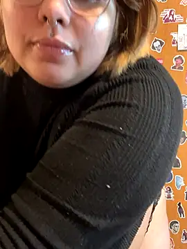 CrisyFerreira online show from 10/10/25, 02:21