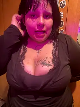 CrisyFerreira online show from 10/18/25, 02:36