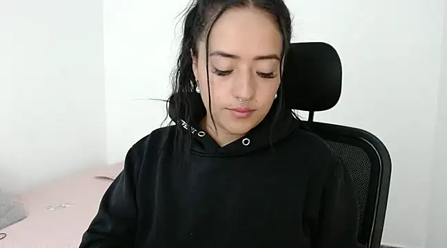 jjulietha95 online show from 12/06/24, 03:08