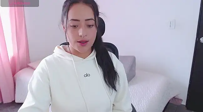 jjulietha95 online show from 03/01/25, 07:59