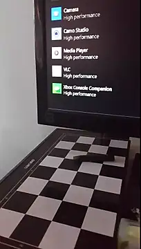 Snapshot of AwesomeUs chatting on 10/09/25, 04:43 AwesomeUs online show from 10/09/25, 04:43