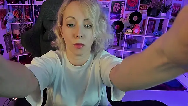 LylithSkye online show from 12/10/24, 08:19