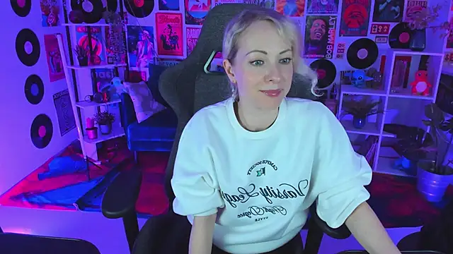 LylithSkye online show from 01/25/25, 12:05