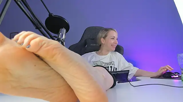 LylithSkye online show from 02/16/25, 01:49