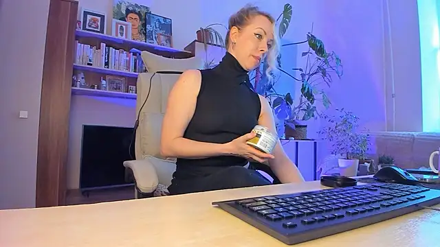 Snapshot of LylithSkye chatting on 03/27/26, 01:55 LylithSkye online show from 03/27/26, 01:55