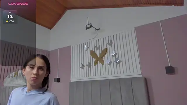 Snapshot of diosa_cristal chatting on 12/18/25, 04:07 diosa cristal online show from 12/18/25, 04:07