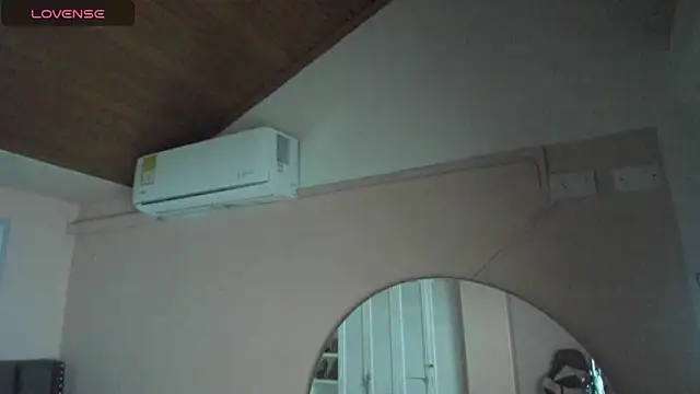 Snapshot of diosa_cristal chatting on 06/26/26, 01:43 diosa cristal online show from 06/26/26, 01:43
