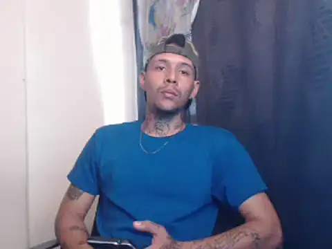 Snapshot of RickyGrey77 chatting on 12/09/24, 06:14 RickyGrey77 online show from 12/09/24, 06:14