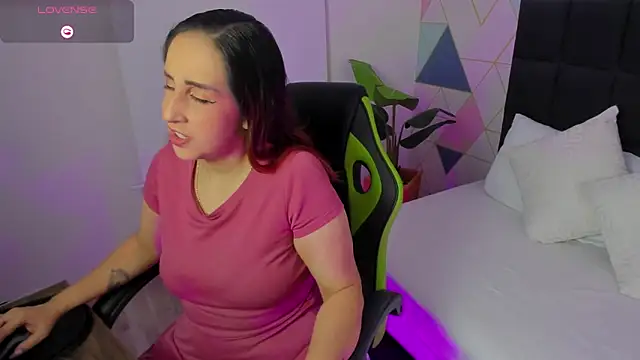 Snapshot of jadde13_ chatting on 10/06/25, 07:55 jadde13 online show from 10/06/25, 07:55