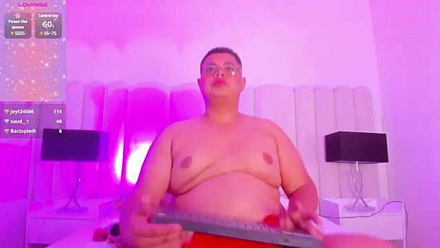 Snapshot of Tom_Silver__ chatting on 12/13/24, 02:32 Tom Silver online show from 12/13/24, 02:32