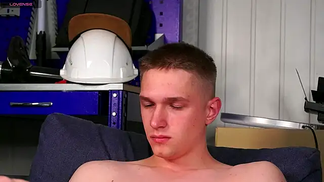 dustyn fox online show from 12/16/25, 03:11