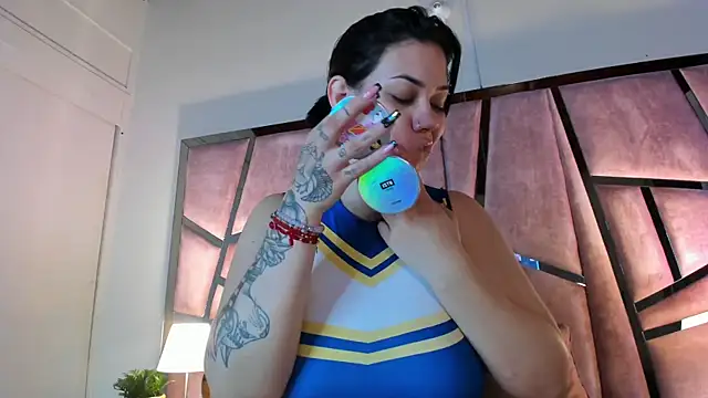 Snapshot of arisantana chatting on 02/03/25, 12:57 arisantana online show from 02/03/25, 12:57