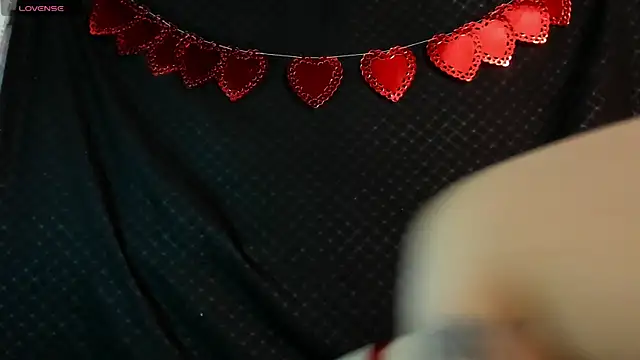 Snapshot of arisantana chatting on 02/14/25, 12:47 arisantana online show from 02/14/25, 12:47