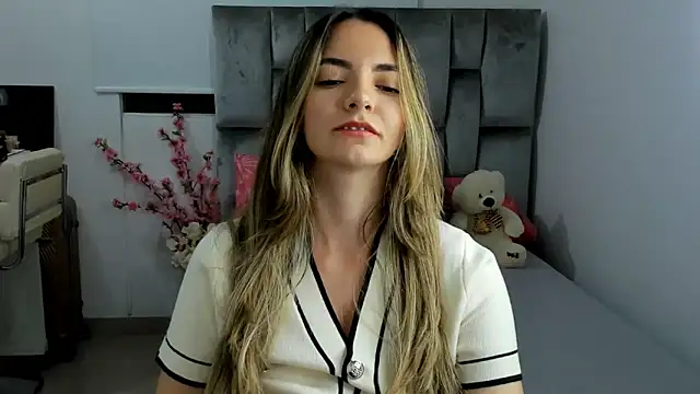 Snapshot of baby-miah chatting on 01/05/25, 04:36 baby-miah online show from 01/05/25, 04:36