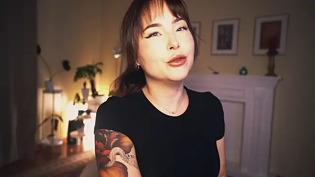 Snapshot of Leona_Mell chatting on 01/04/25, 11:38 Leona Mell online show from 01/04/25, 11:38