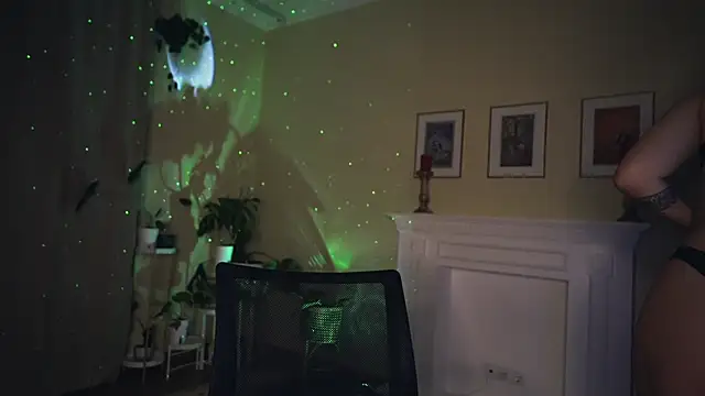 Snapshot of Leona_Mell chatting on 02/25/25, 07:03 Leona Mell online show from 02/25/25, 07:03